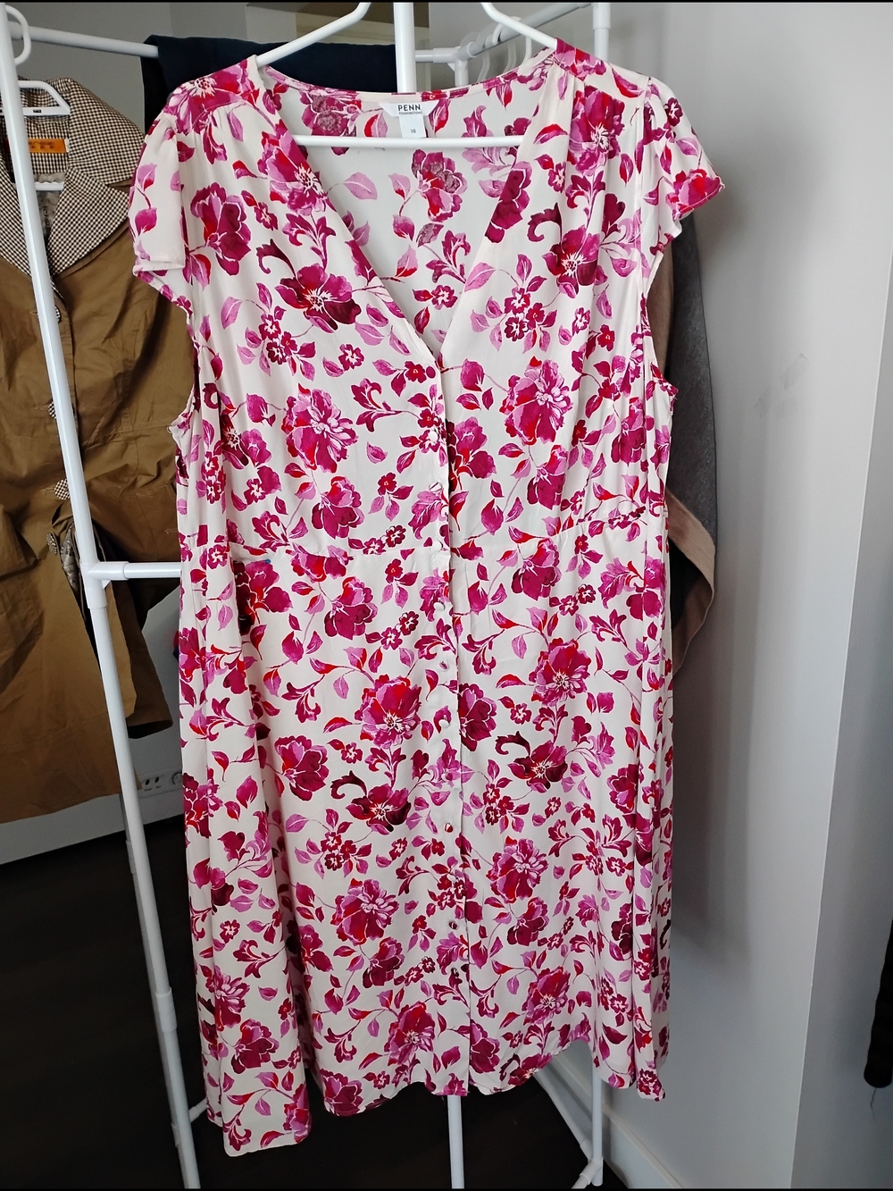 Penningtons Pink & White Floral Button-Front Midi Dress With V Neck Cap Sleeve